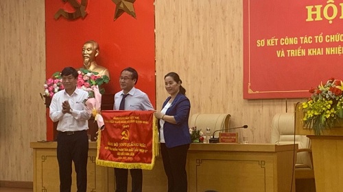 Đảng bộ VNPT Quảng Ngãi nhận cờ xuất sắc, tiêu biểu 2017-2021