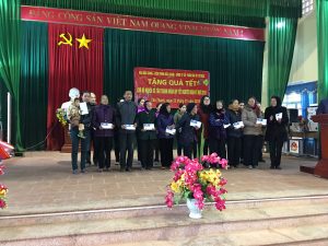 VNPT Bắc Giang tặng 30 suất quà Tết cho người nghèo tại xã Tân Thanh, Lạng Giang