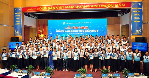 VNPT honors outstanding workers of 2024