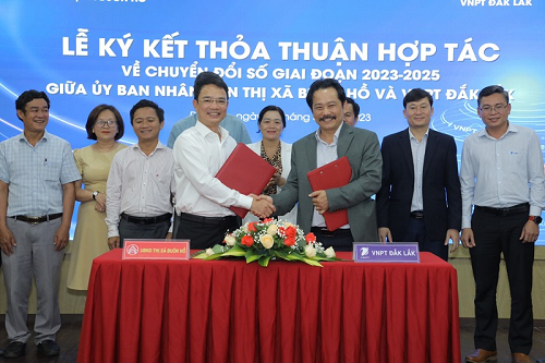 VNPT cooperates in digital transformation with People's Committee of Buon Ho, Dak Lak