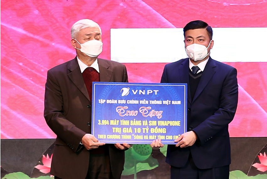 VNPT trao tặng gần 4.000 máy tính bảng cho học sinh khó khăn ở tỉnh Thanh Hóa
