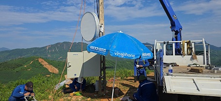 VNPT installs mobile broadcasting station at a new location for people in Lang Nu