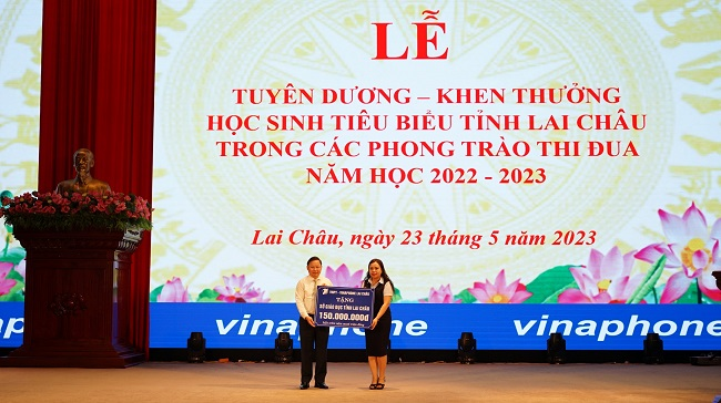 VNPT and Lai Chau Department of Education and Training honor outstanding students