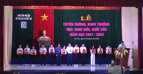 VNPT trao học bổng cho học sinh xuất sắc năm học 2021 - 2022 của tỉnh Phú Yên