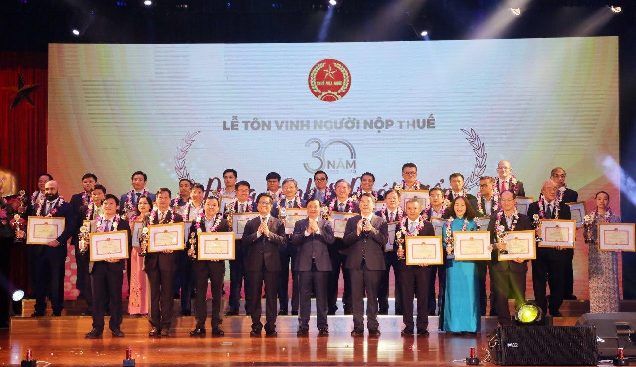VNPT among 30 biggest tax payers honoured