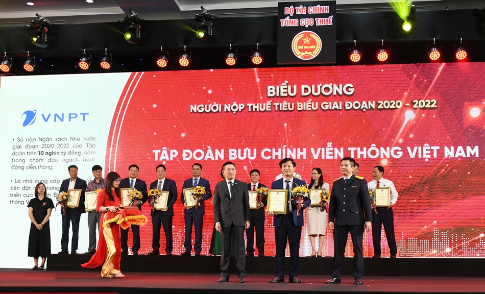 VNPT honored as an outstanding tax payer for the period 2020–2022