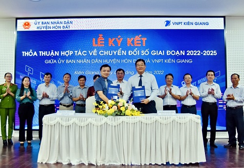 VNPT ký kết thỏa thuận hợp tác với nhiều huyện tại Kiên Giang