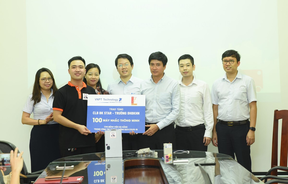 VNPT trao tặng bệnh viện Đà Nẵng 100 máy nhắc thông minh