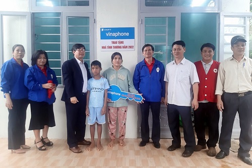 VNPT trao tặng nhà tình thương tại Tp. Bảo Lộc (Lâm Đồng)