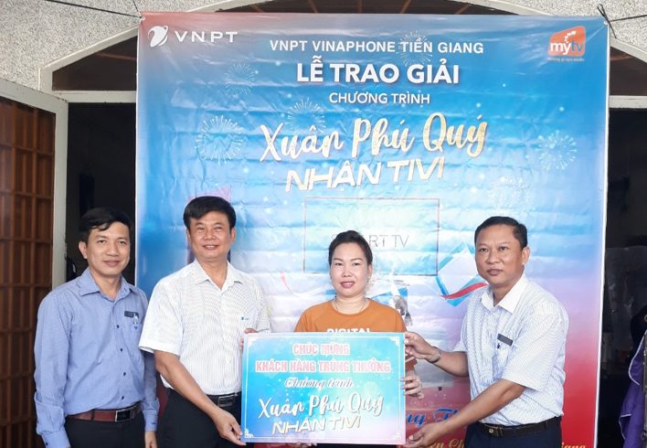 VNPT Vinaphone Tiền Giang trao thưởng chương trình quay số trúng thưởng "XUÂN PHÚ QUÝ-NHẬN TIVI"