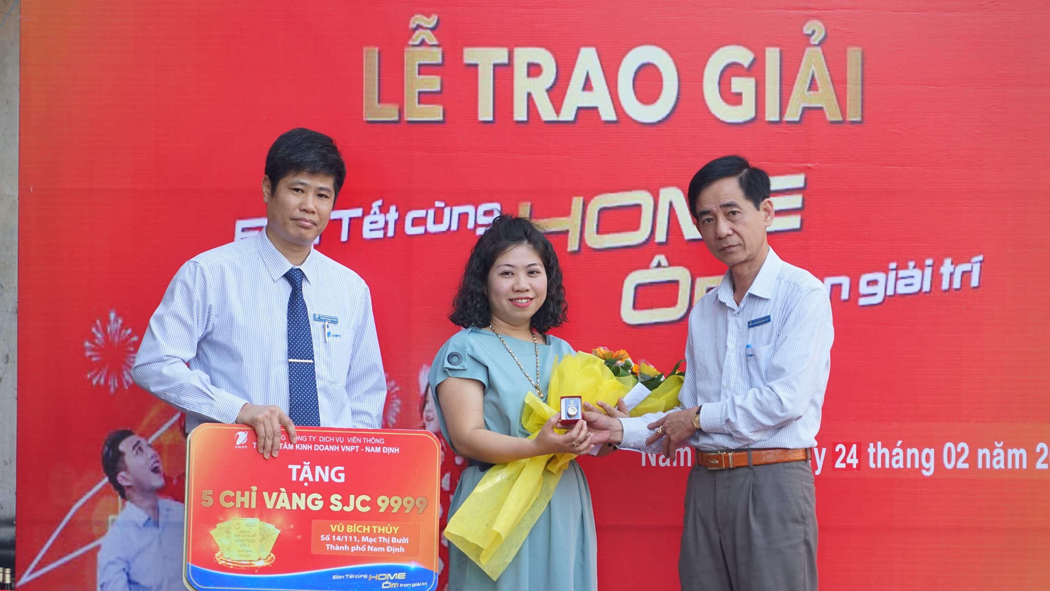 Trao giải cho khách hàng trúng Vàng tại thành phố Nam Định