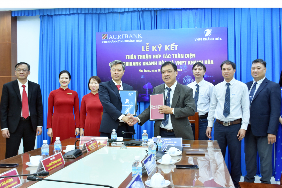 VNPT signs comprehensive cooperation agreement with Agribank in Khanh Hoa province