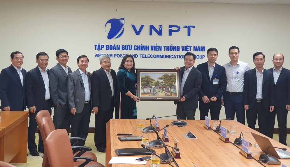 VNPT commits itself to accompanying Ben Tre province in digital transformation
