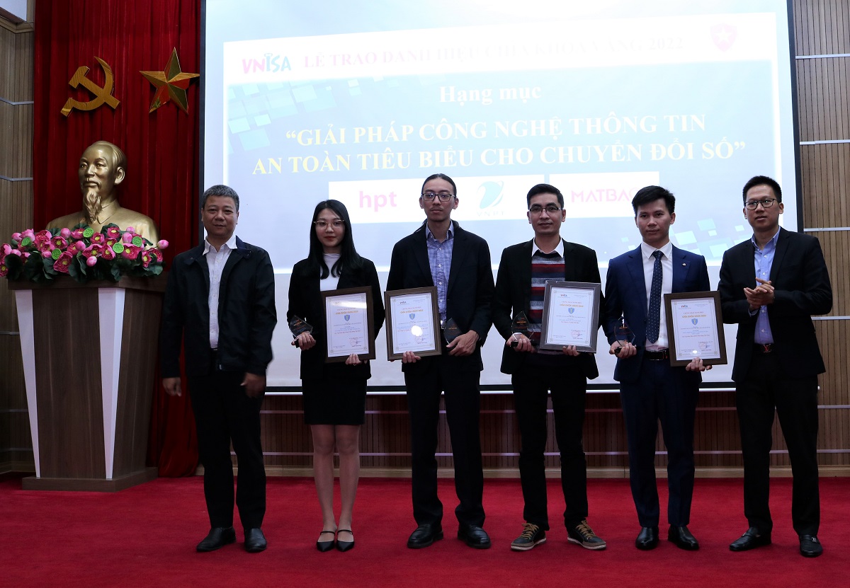 8 products and services of VNPT Group awarded the Golden Key 2022