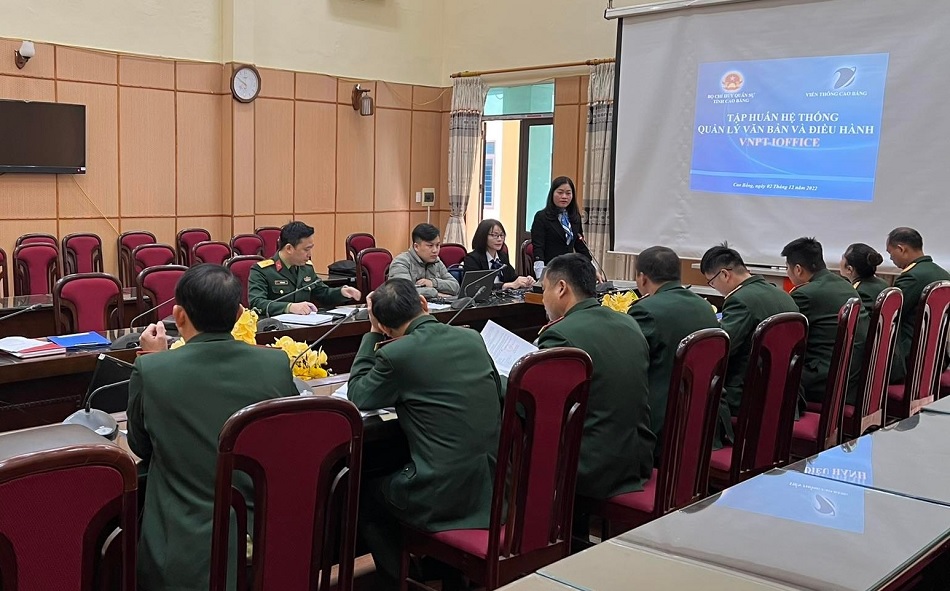 VNPT provides training in IT services for Cao Bang’s police and military