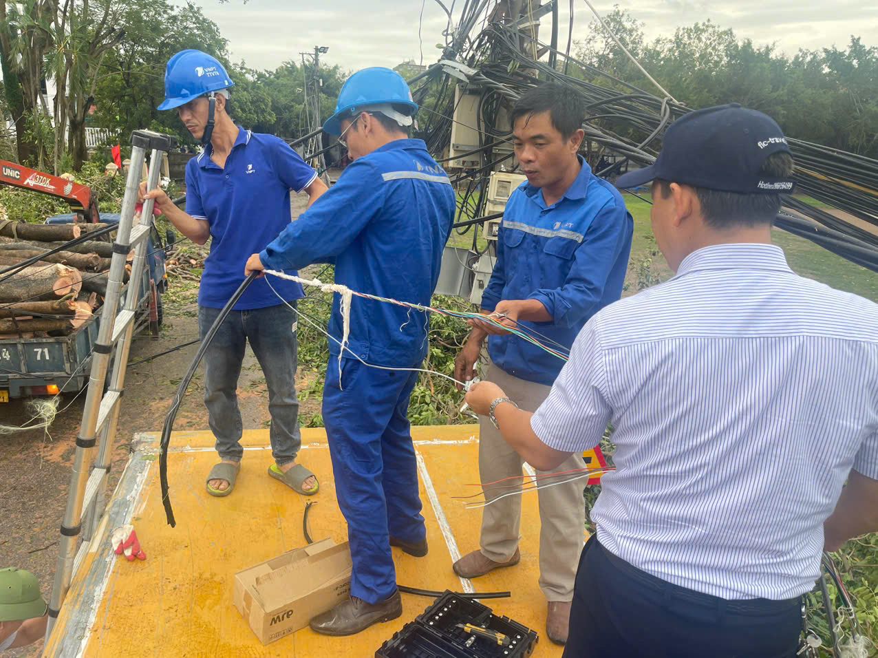 VNPT's network operator quickly supports people in provinces affected by Typhoon Yagi