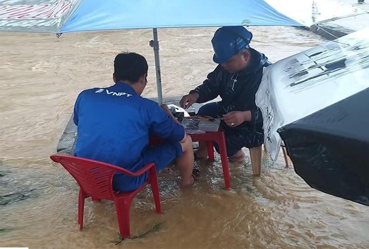 VNPT provides urgent support and assistance to people affected by floods