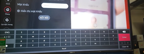 Người dùng di chuyển đến nút Enter (màu đỏ) và nhấn OK trên remote để hoàn thành kết nối Internet vào tivi LG.
