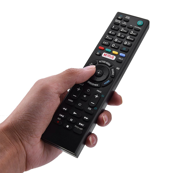 Người dùng nhấn nút Home (nút màu xanh dương) trên remote.