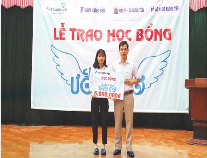 VNPT trao học bổng cho học sinh nghèo vượt khó tại Hưng Yên