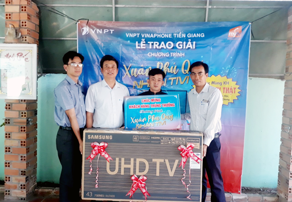 VNPT Vinaphone Tiền Giang trao thưởng chương trình quay số trúng thưởng "XUÂN PHÚ QUÝ-NHẬN TIVI" lần 2