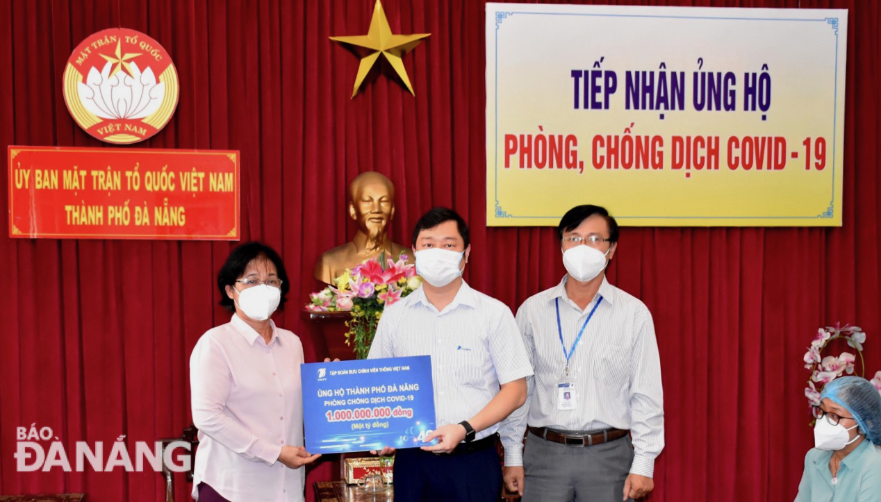 VNPT provides Da Nang with 1.45 billion VND for Covid-19 fight