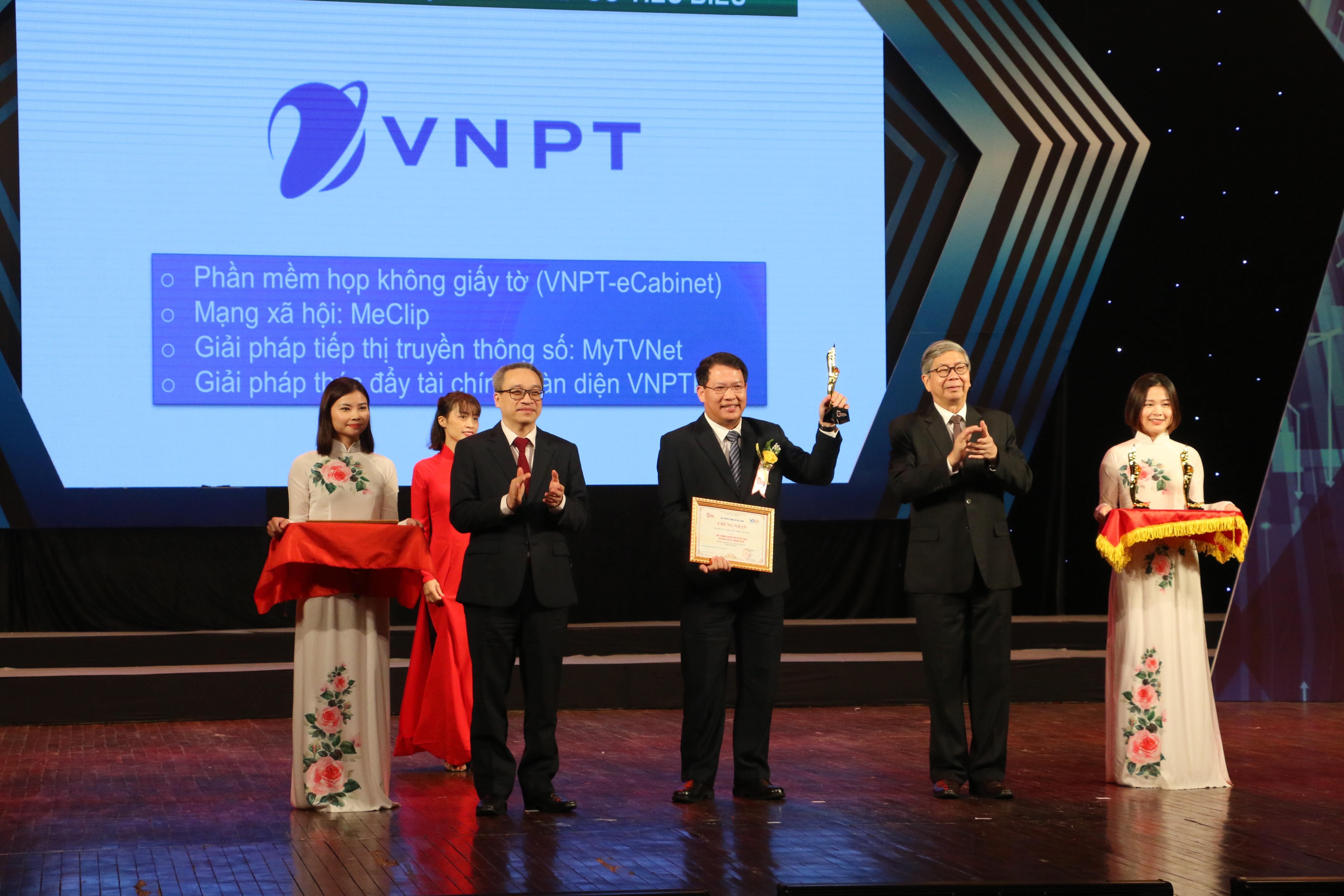 Tập đoàn VNPT nhận giải thưởng Chuyển đổi số Việt Nam 2020