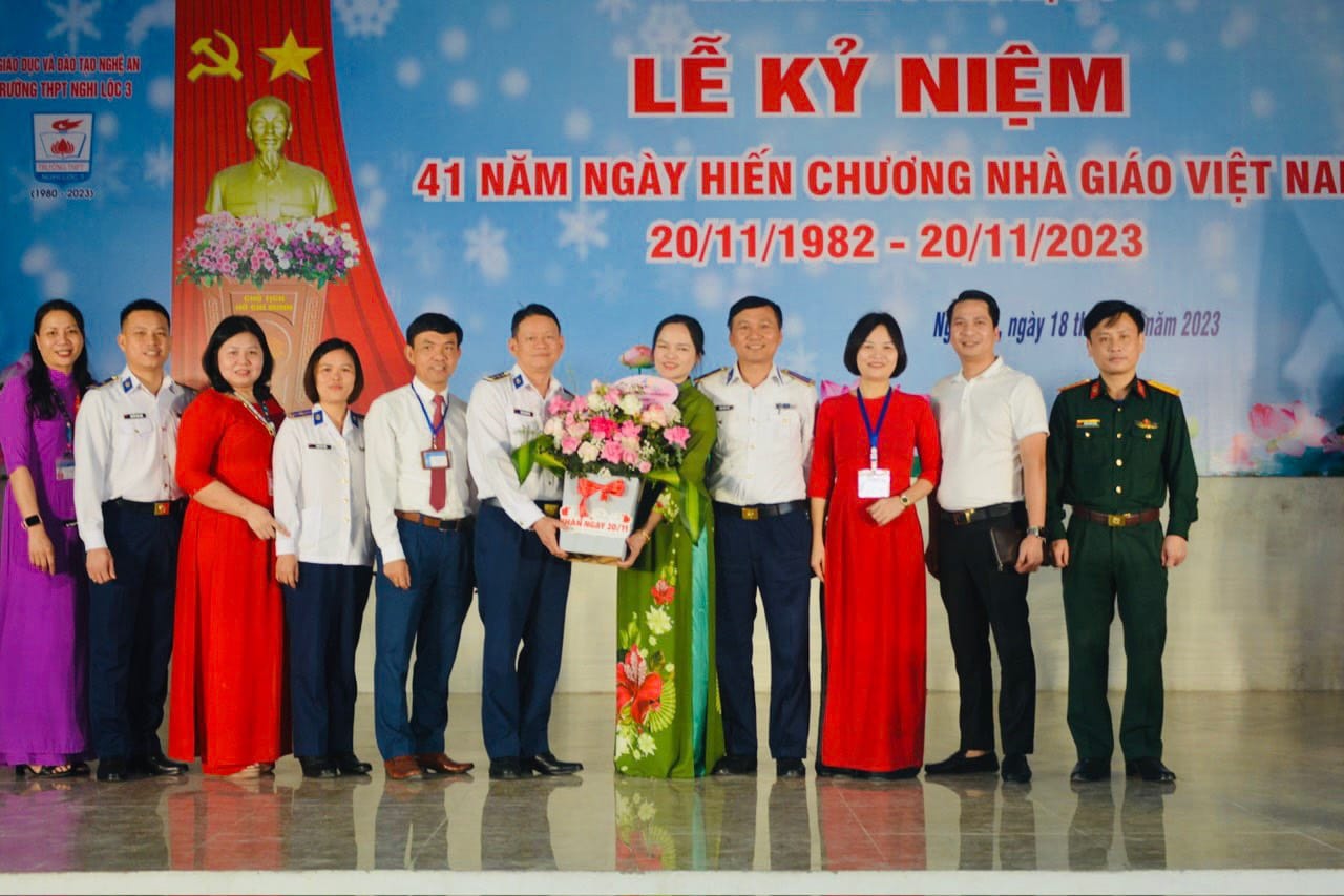 TTKD VNPT Nghệ An tổ chức chương trình chăm sóc khách hàng là các trường học và cơ sở giáo dục nhân ngày nhà giáo Việt Nam 20/11