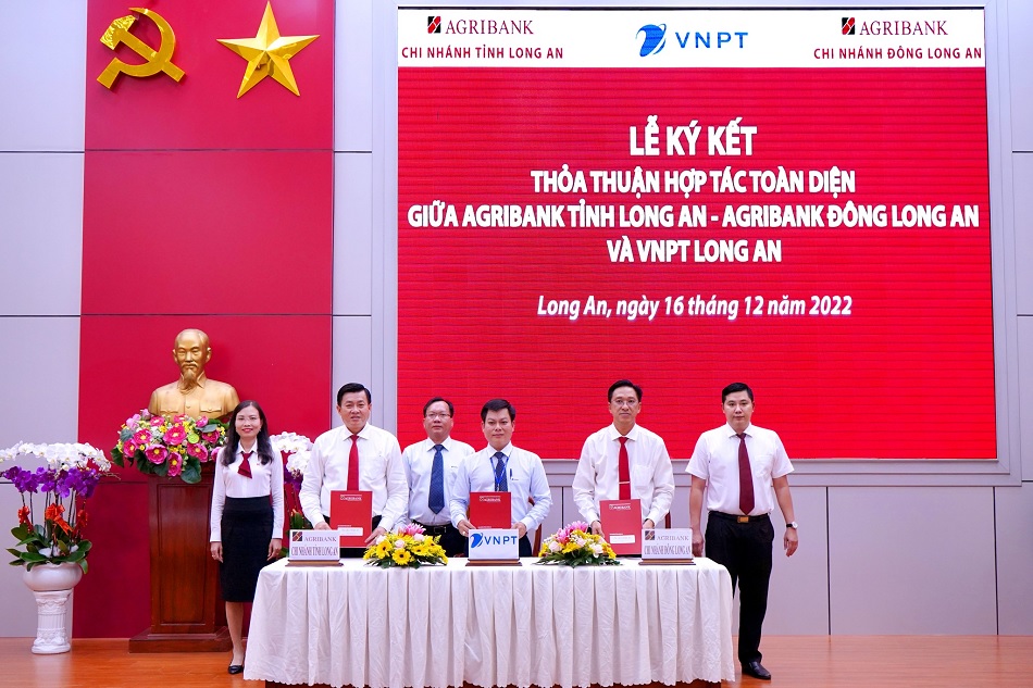 VNPT and Agribank in Long An sign a comprehensive cooperation agreement
