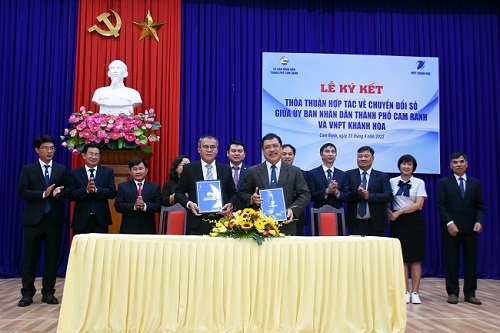 VNPT ký kết thỏa thuận hợp tác về chuyển đổi số với UBND TP Cam Ranh