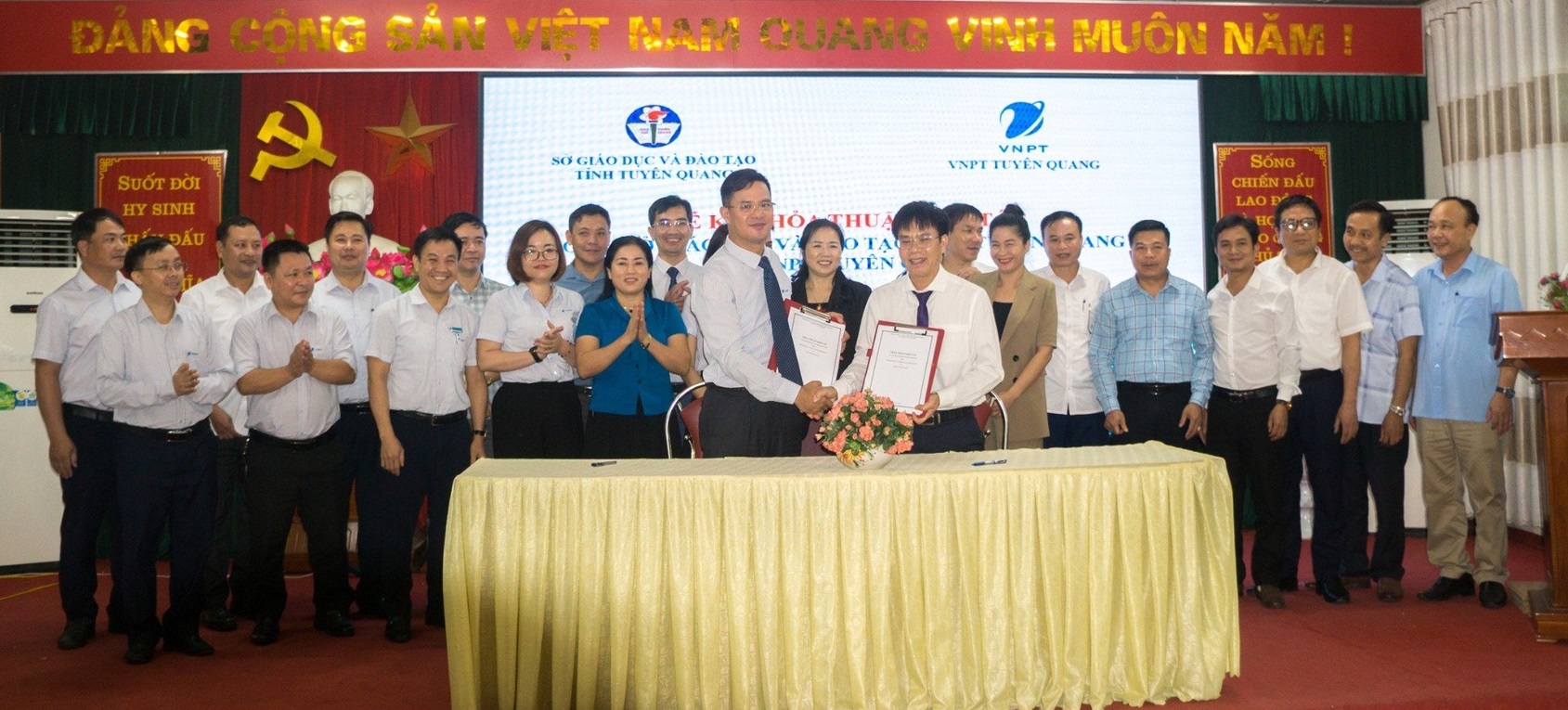 VNPT and Tuyen Quang Department of Education and Training sign cooperation agreement
