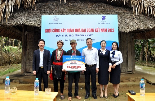 Tập đoàn VNPT trao tặng 2,5 tỷ hỗ trợ xóa nhà tạm cho các hộ nghèo tại Lào Cai
