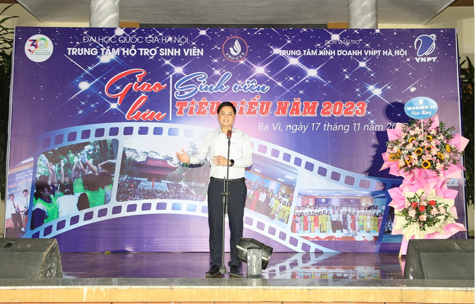 VNPT awards scholarships to students of Hanoi National University