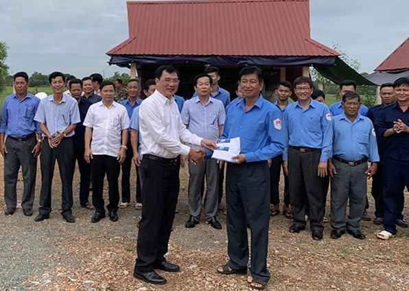 Tin VNPT VNPT Kiên Giang đến thăm, tặng quà Đội K92 