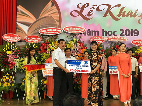 VNPT Kiên Giang Trao học bổng cho học sinh, sinh vượt khó học tốt