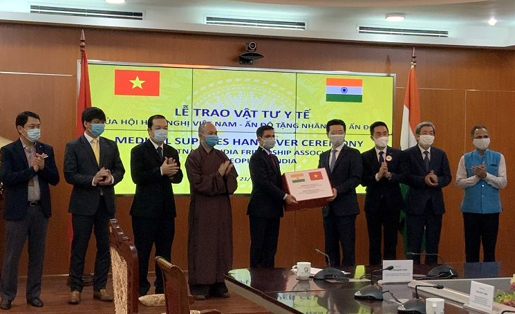 VNPT donates 100.000 facial masks to the people of India