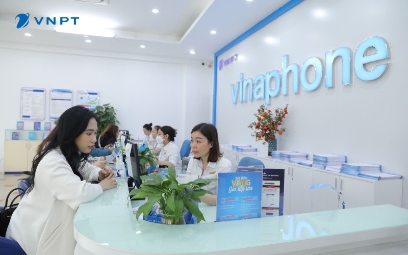 Tìm đến điểm giao dịch của VinaPhone để được hỗ trợ đăng ký eSIM