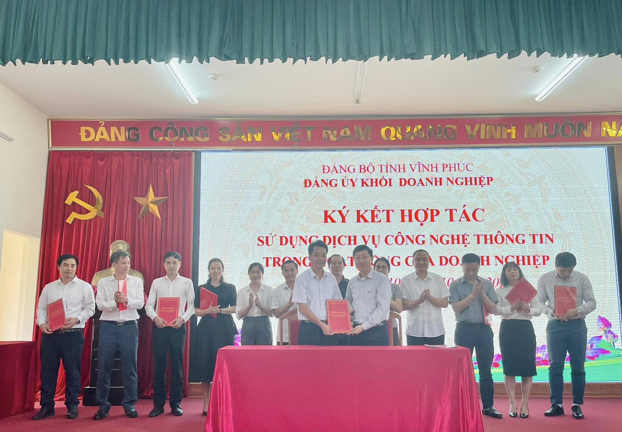 Businesses in Vinh Phuc sign cooperation agreements to use VNPT's IT services
