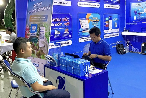 VNPT promotes non-cash payment in Phu Yen province