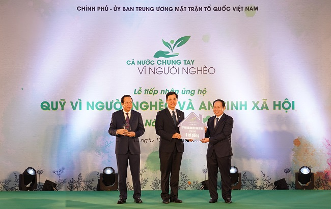 VNPT Group donates 1 billion VND to "Fund for the poor"