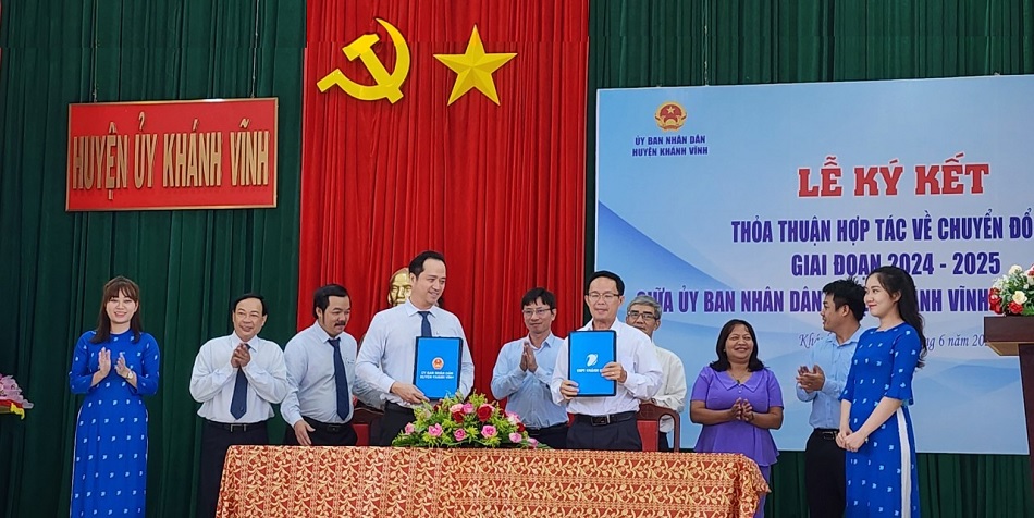 VNPT and Khanh Vinh District People's Committee sign cooperation agreement 