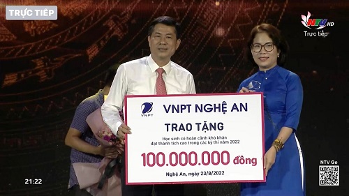 VNPT trao tặng học bổng cho học sinh có hoàn cảnh khó khăn tại Nghệ An
