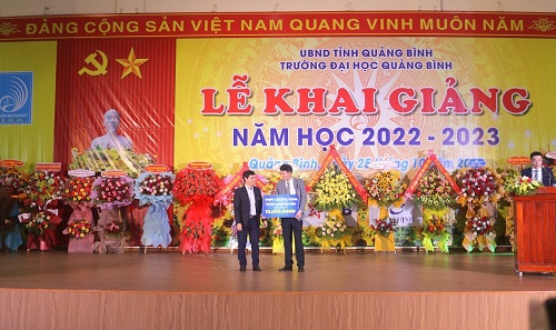 VNPT trao học bổng tại trường Đại học Quảng Bình
