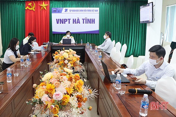 VNPT gives nearly 400 Ha Tinh’s enterprises instructions on using e-invoices