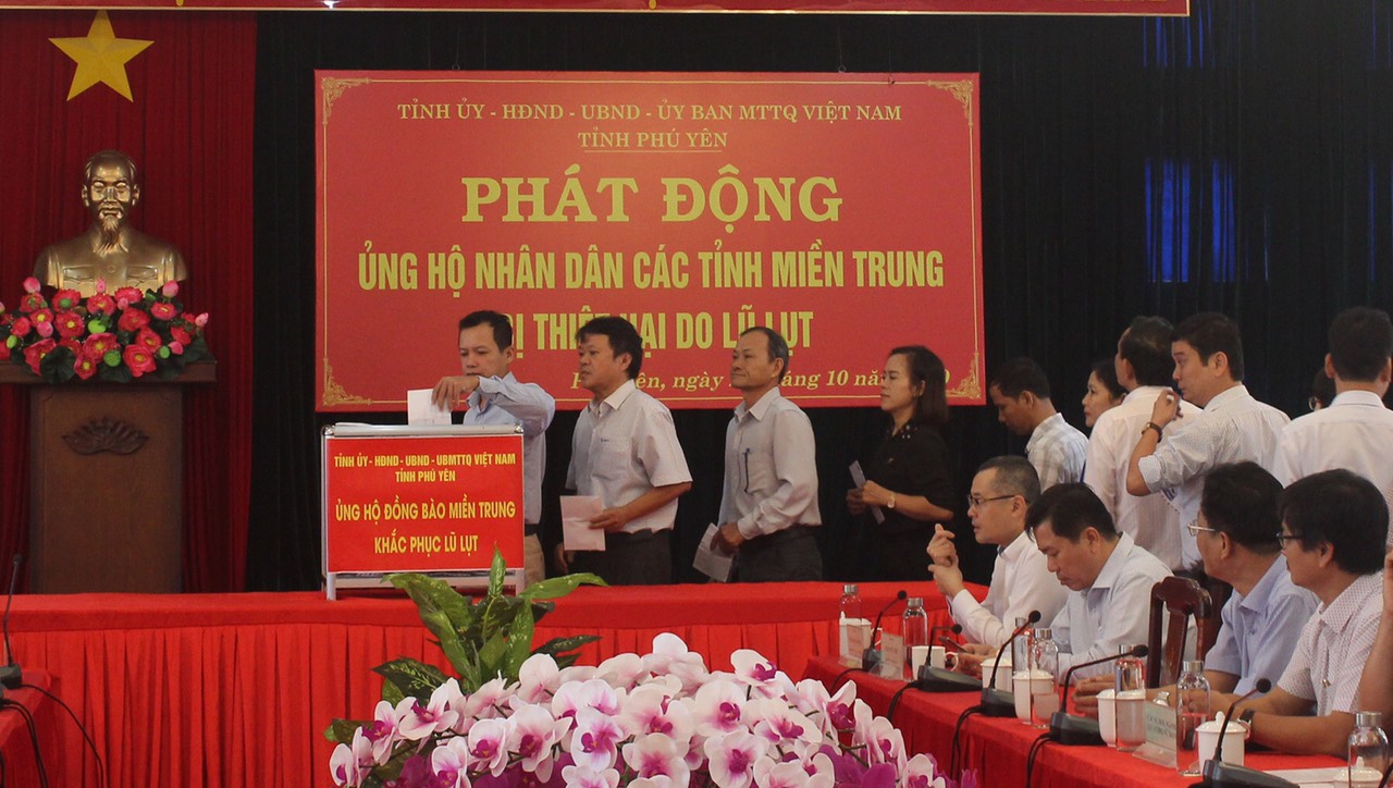 VNPT địa bàn Phú Yên tích cực ủng hộ đồng bào miền Trung khắc phục lũ lụt