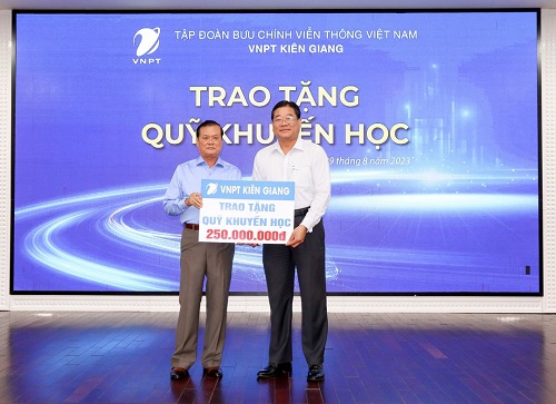 VNPT trao tặng quỹ khuyến học tỉnh Kiên Giang 250 triệu đồng