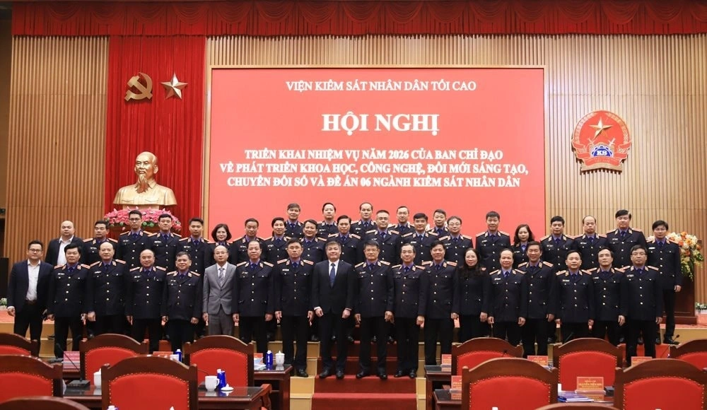 Đại biểu chụp ảnh lưu niệm