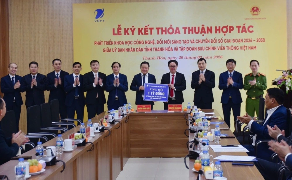 Tập đoàn VNPT trao hỗ trợ tỉnh Thanh Hóa 1 tỷ đồng phục vụ hoạt động phân tích mẫu ADN của thân nhân liệt sĩ.