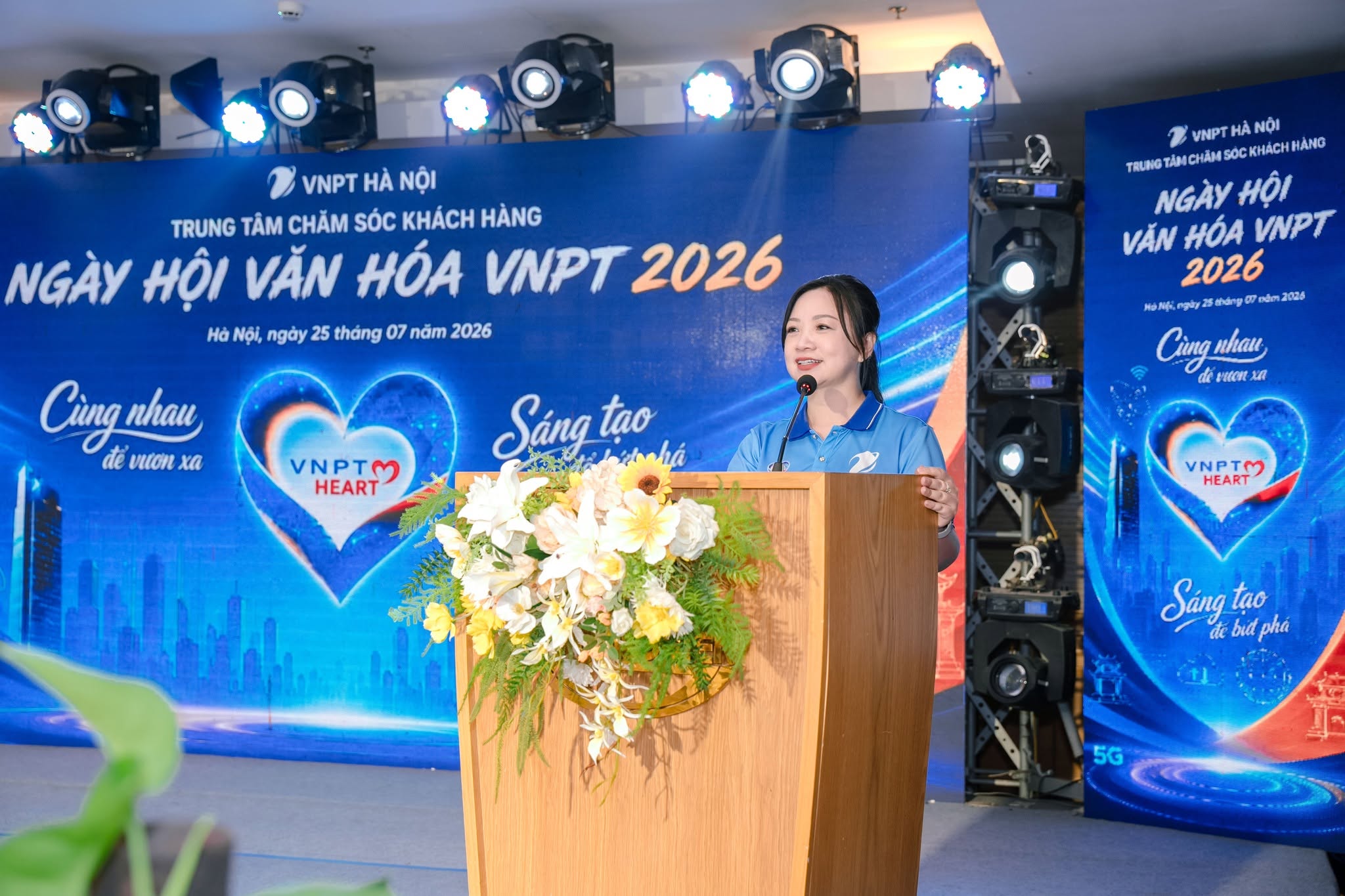 Bà Phạm Thu Hà - Giám đốc Trung tâm Chăm sóc khách hàng phát biểu tại Ngày hội Văn hóa VNPT 2026 của Trung tâm