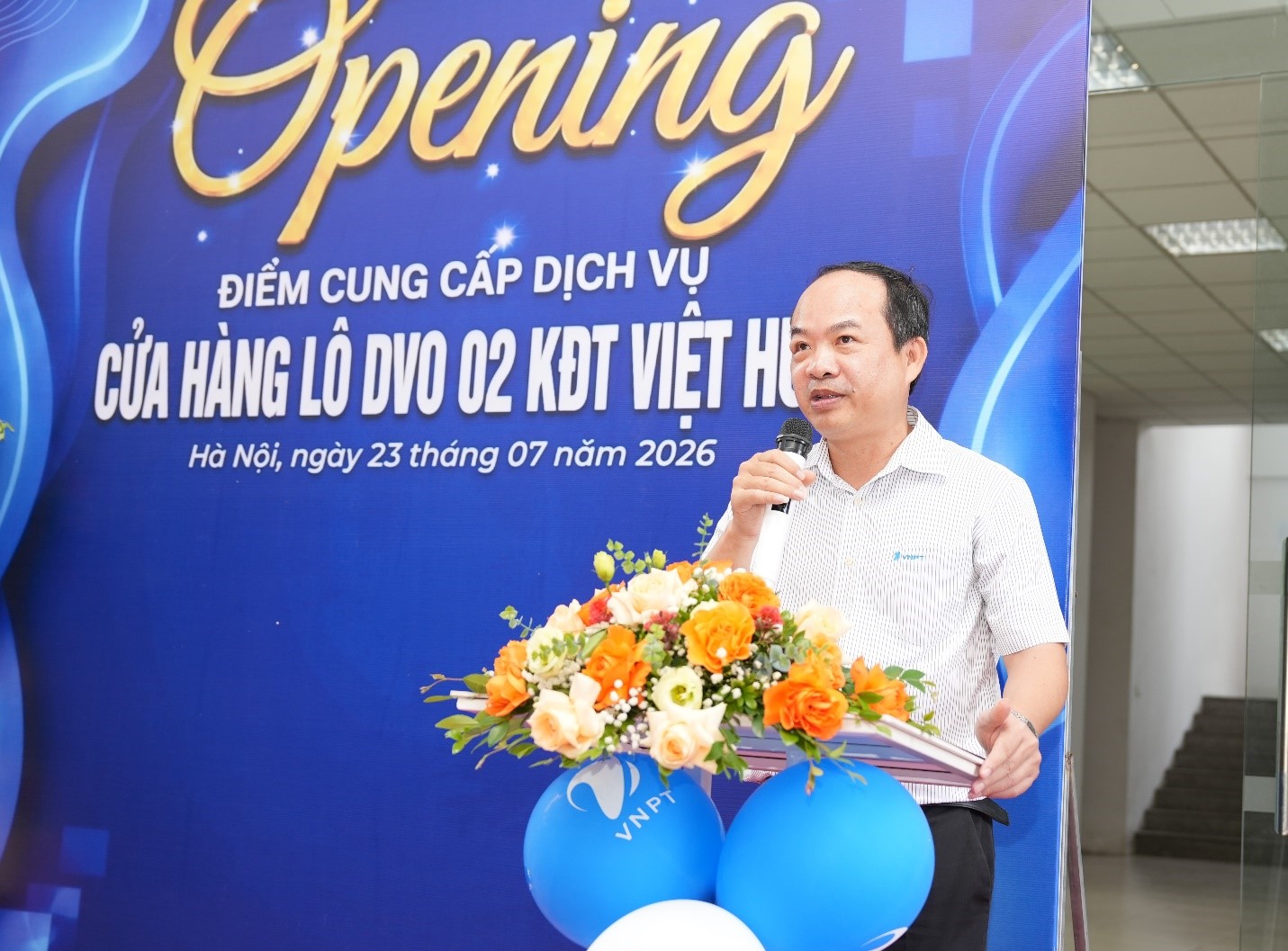 Ông Nguyễn Thành Vinh – Phó Giám đốc VNPT Hà Nội phát biểu tại buổi lễ khai trương cửa hàng.